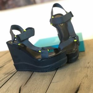Aldo wedge heel sandals